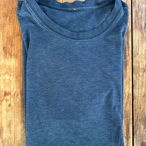 Lululemon short sleeve 5 year basic Tee. Navy Medium. Great condition.